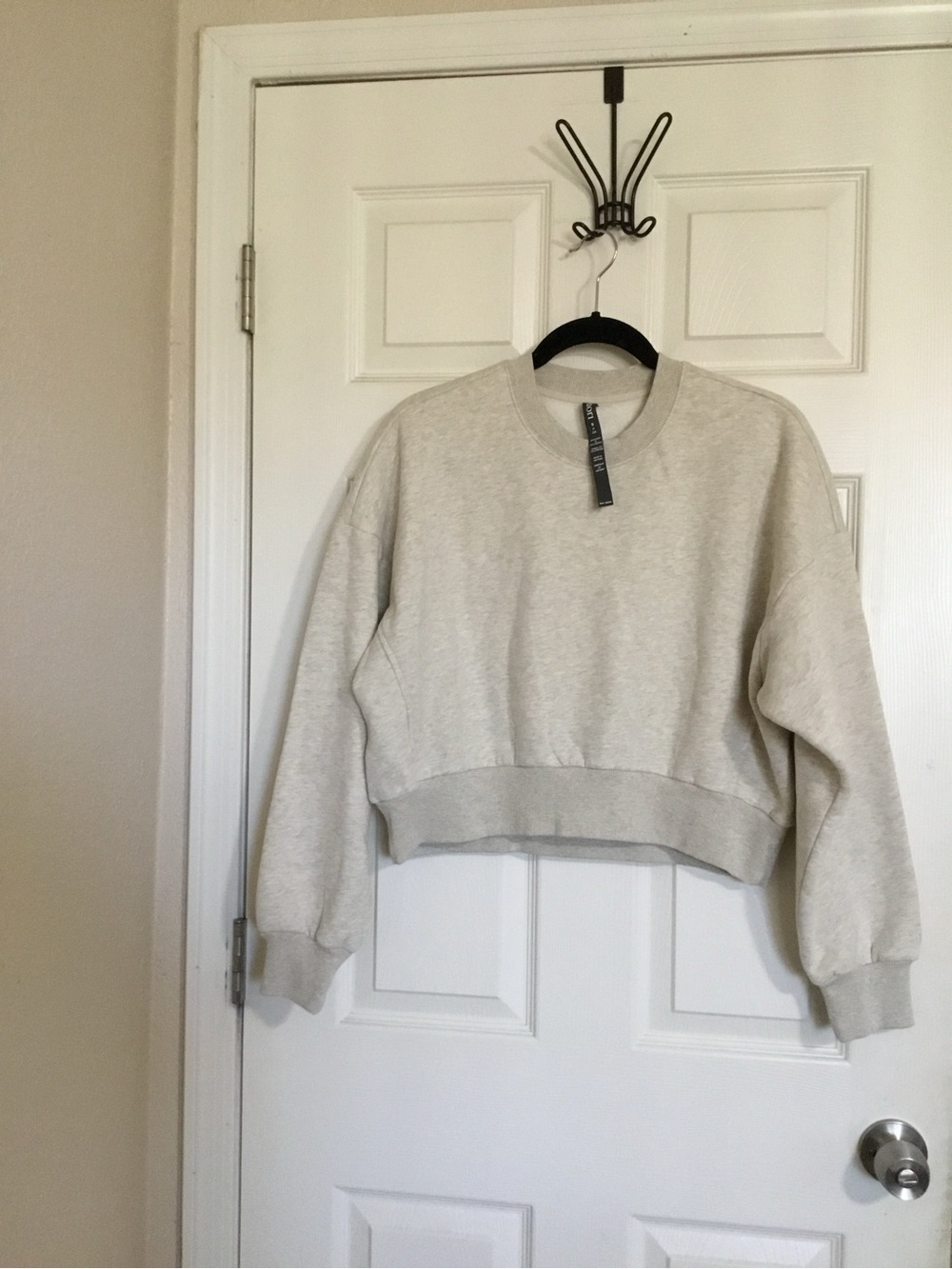 Vuori Sedona Seams Crew Crop Sweatshirt In Light Heather Grey Size small